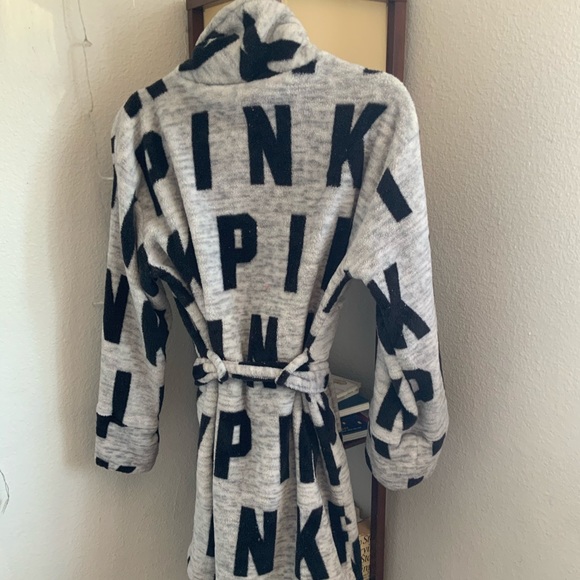 PINK Robe - Picture 3 of 3